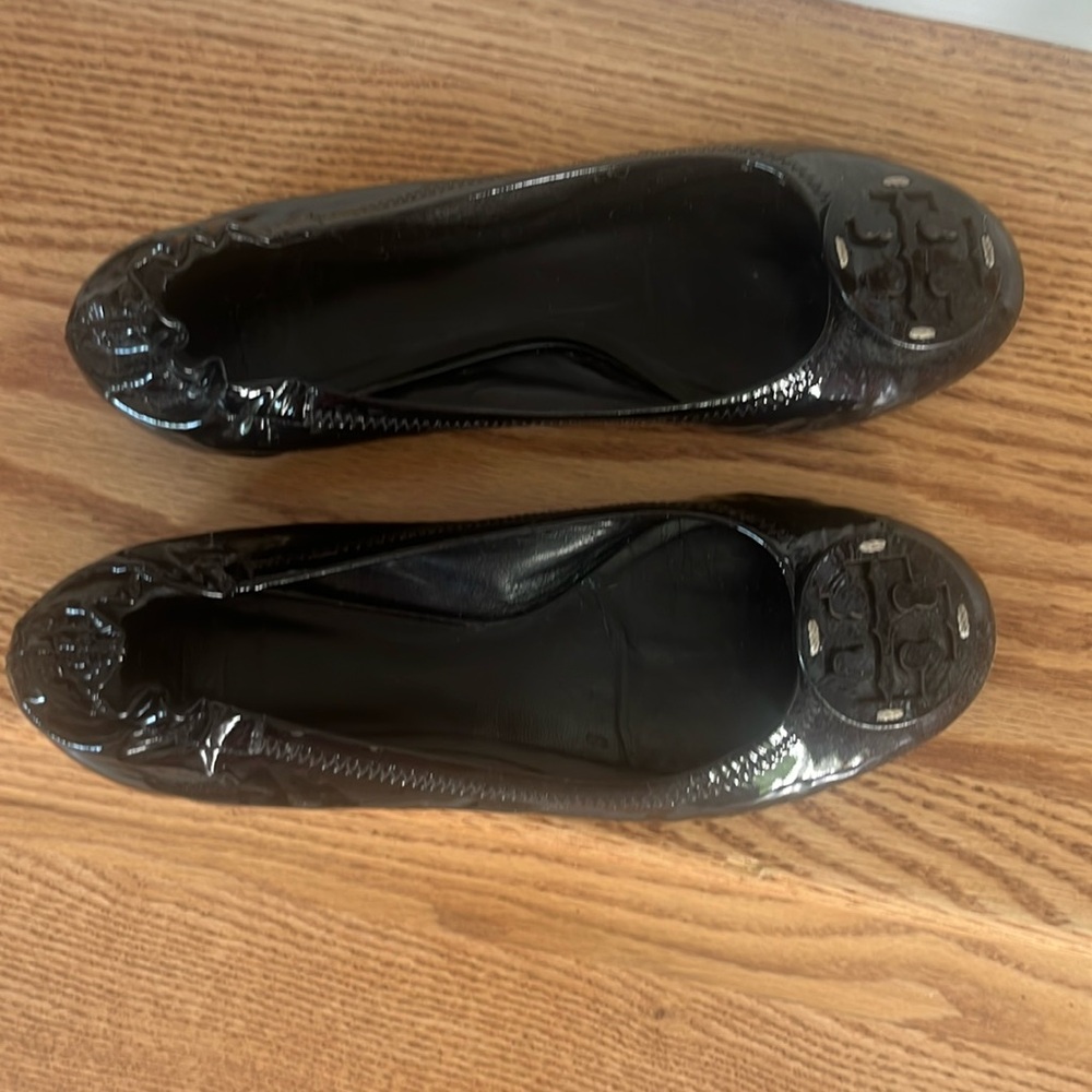 Elie Tahari Black Patent Leather flats